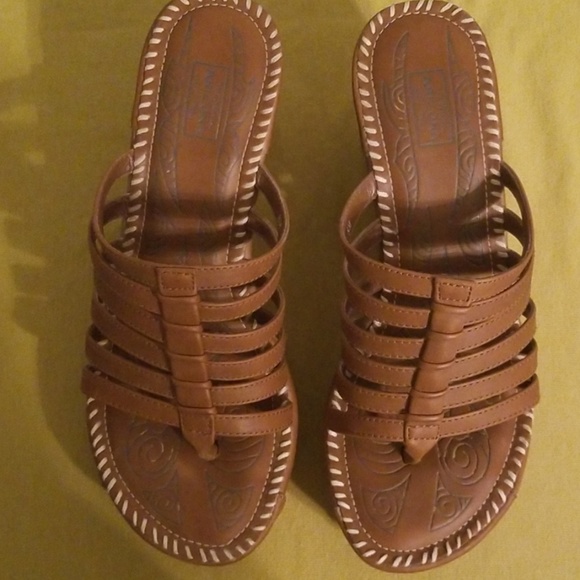 Comfy Wedges - Picture 2 of 3